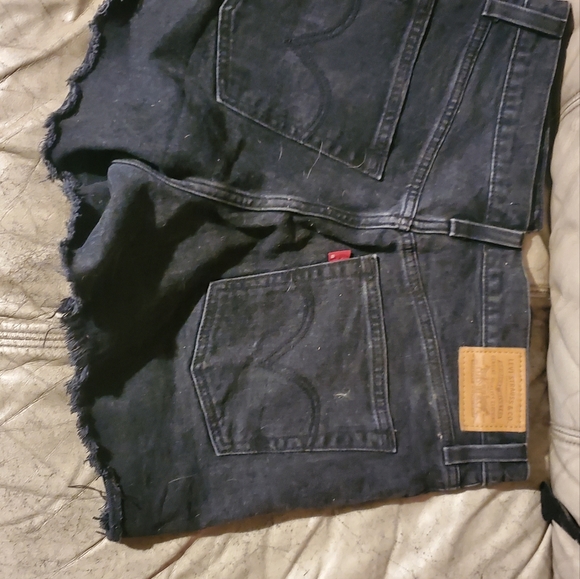 Levis Ribcage Shorts - Picture 2 of 3
